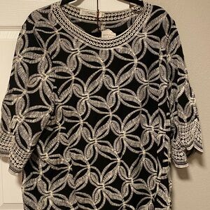 SUSAN GRAVER(Solitaire) Black and White Geometric Blouse